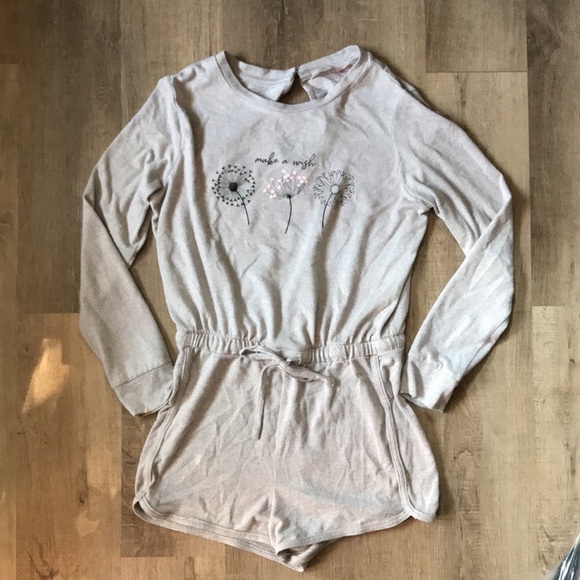 soft knit long sleeves La Vie En Rose romper with dandelion print on front - Picture 2 of 10